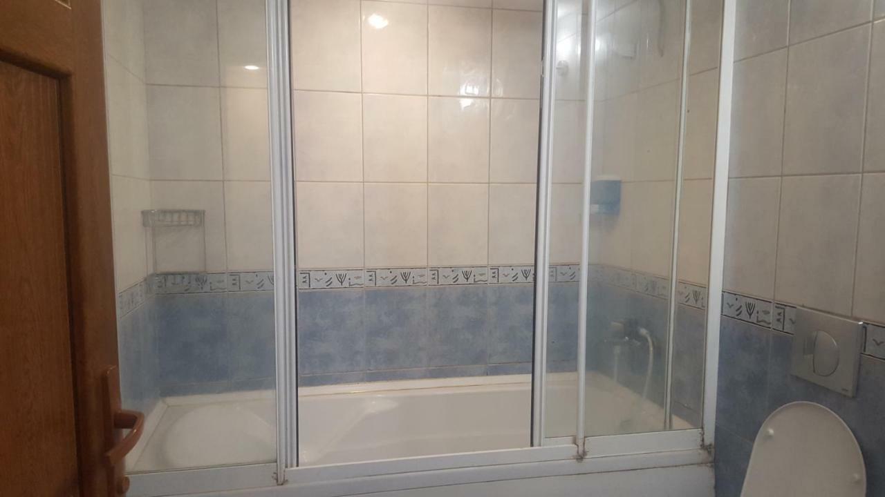 Incilikonak Ula Quarto foto
