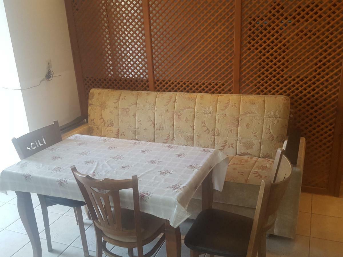 Incilikonak Ula Quarto foto